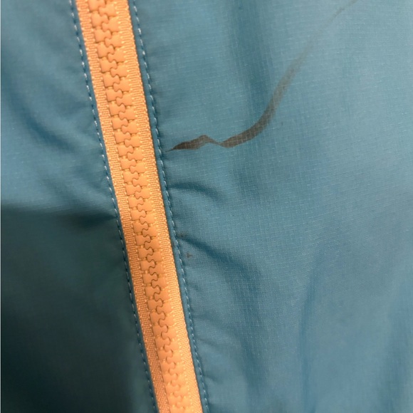 Nike bundle of 3 -
2 Tshirts and 1 zip up windbreaker - Picture 4 of 12